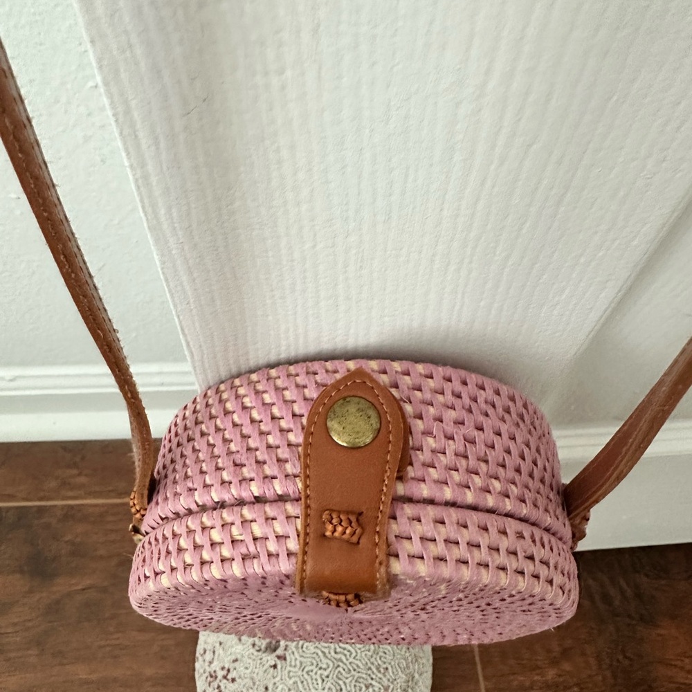 Round Rattan Wicker Woven Crossbody Bag Pink Boho - Picture 5 of 9
